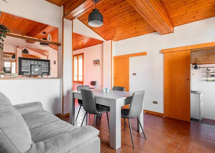 Social Costa-holiday & Business * بولونيا